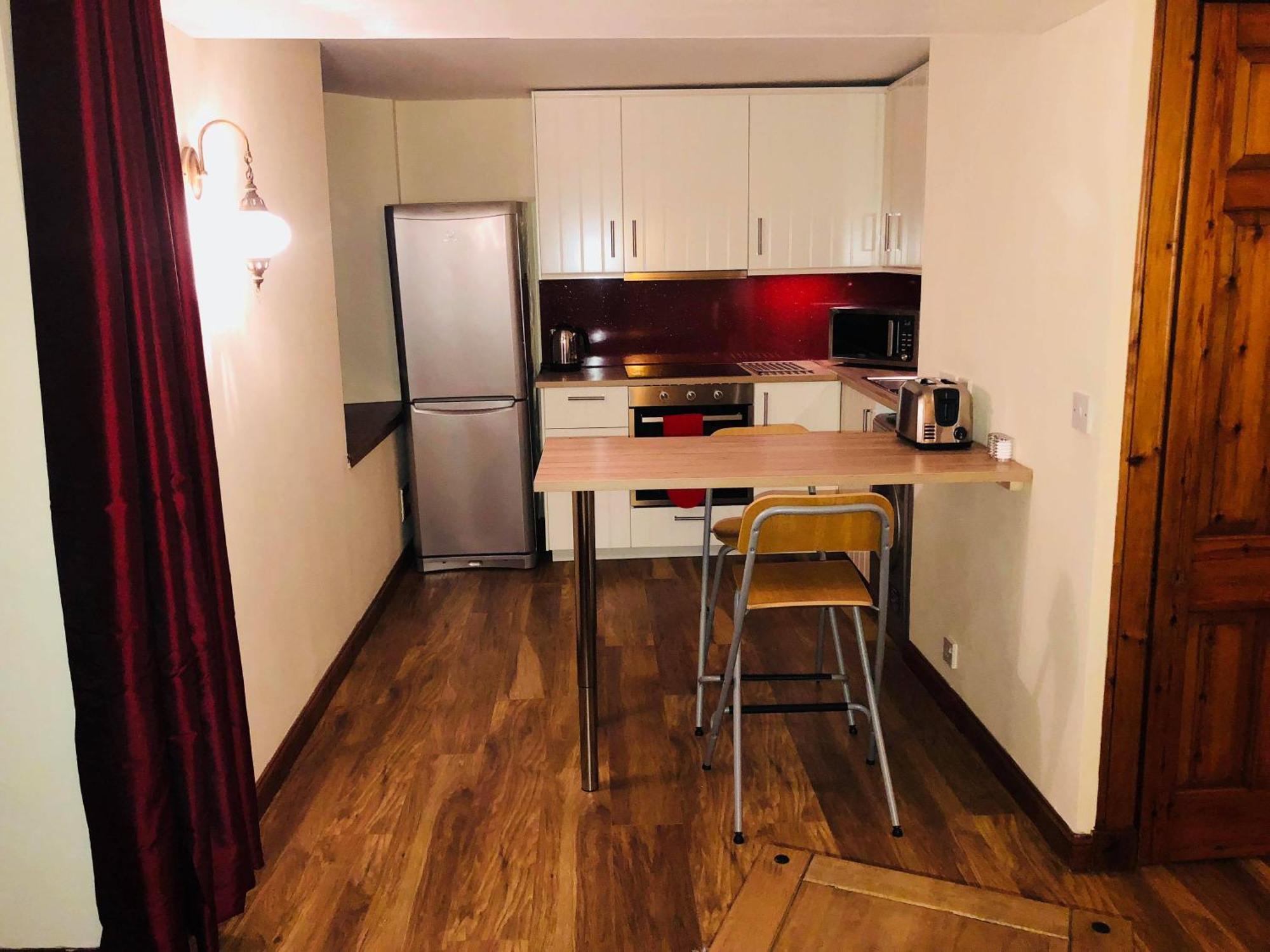 Vibrant Apartment At The Shore In Leith — Photos 1